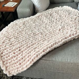 Handmade Chunky Knit Blanket - Light Pink